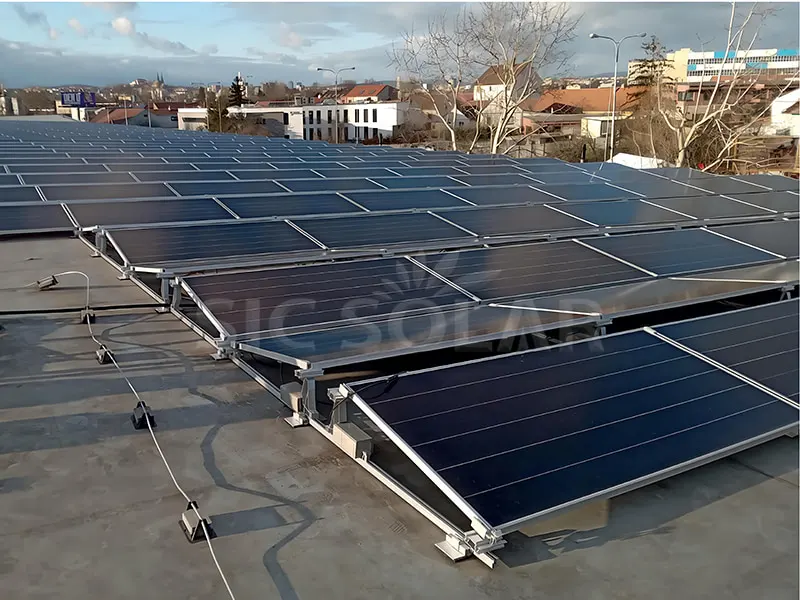 Sistema di montaggio della zavorra per pannelli solari est-ovest da 120 kW in Germania