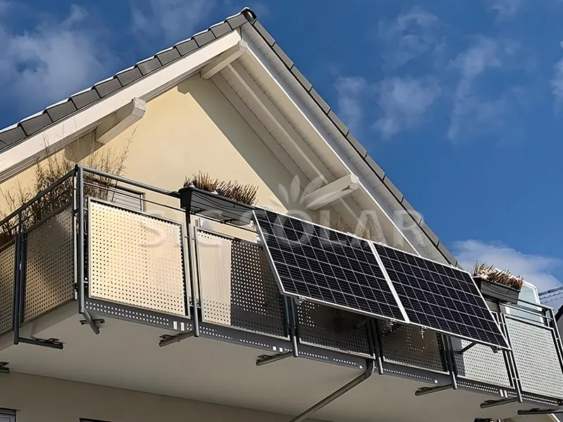 Staffe per balcone con pannello solare domestico da 1KW in Italia