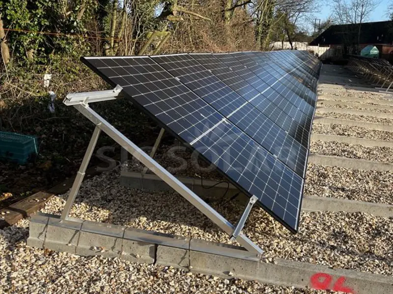 Sistema di montaggio a triangolo solare da 25 kW per terra/tetto piano
