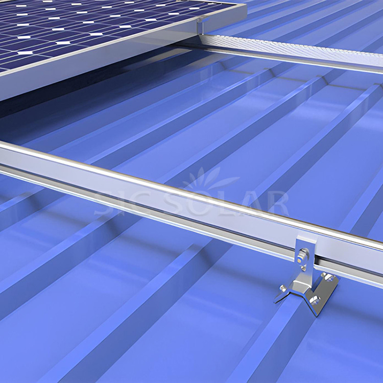 Soluzione solare per tetto in metallo trapezoidale